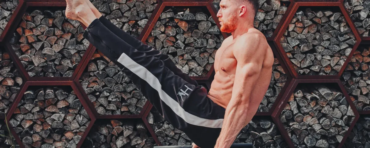 Foto van Hendri Vermeer die een oefening doet