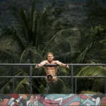 Foto van Hendri Vermeer die een oefening doet