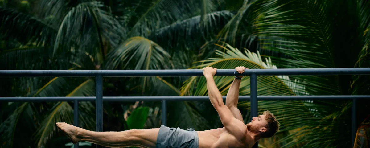 Foto van Hendri Vermeer die een oefening doet