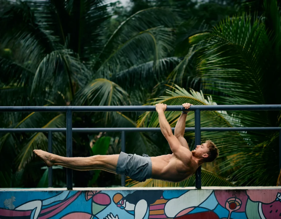 Foto van Hendri Vermeer die een oefening doet